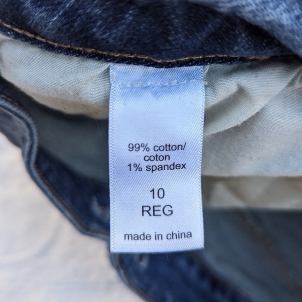 Maurices║High Rise Ripped Jeans║Size 10 - Picture 2 of 6